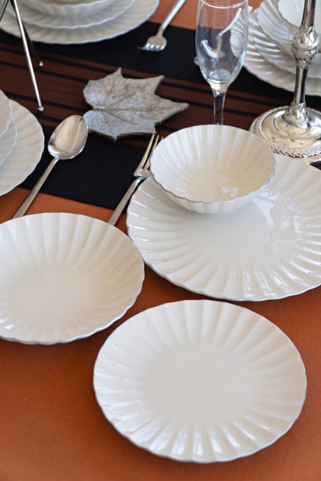 Hermia Derya 24 - Juego de cena de porcelana 24 piezas Blanco y Dorado